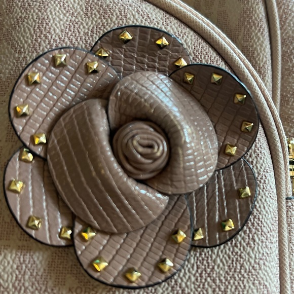 Michael Kors pink floral backpack metallic & gold detailing w/ pockets - Picture 7 of 12